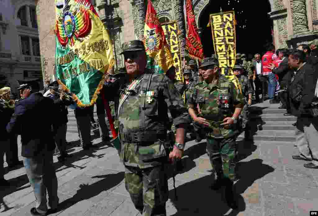 Soldados bolivianos que vencieron al "Che" Guevara conmemoran a sus caídos