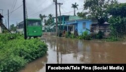 Calle inundada por las intensas lluvias en Consolación del Sur, Pinar del Río. (Foto: Facebook/Tele Pinar)