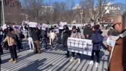 Cubanos exigen frente a la Casa Blanca una vía para regularizar el estatus migratorio