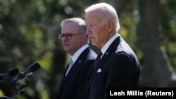 El presidente de EEUU, Joe Biden, en una conferencia de prensa conjunta con el primer ministro de Australia, Anthony Albanese, en la Casa Blanca en Washington, DC, 25 de octubre de 2023.