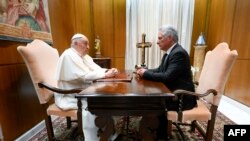  Francisco y Díaz-Canel conversaron durante 40 minutos. (VATICAN MEDIA/AFP)