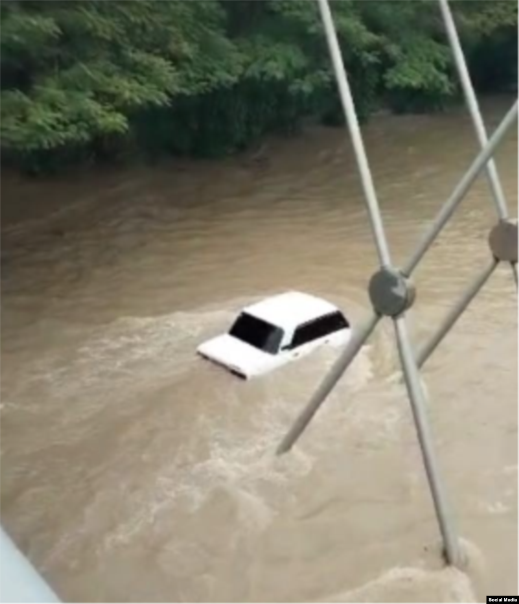 Las lluvias provocaron fuertes inundaciones y varios derrumbes en La Habana.