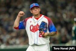 El pitcher Yariel Rodríguez en el juego contra Australia, en los cuartos de final del Clásico Mundial de Báisbol, en Tokío, Japón. (AP/Toru Hanai)