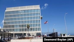 Sede de la Embajada de Estados Unidos en La Habana, Cuba. Foto: AP/Desmond Boylan/Archivo