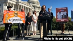 Los congresistas María Elvira Salazar, Carlos A. Giménez, Debbie Wasserman Schultz y Rob Menéndez, junto con la activista cubana, Carolina Barrero, conmemoran el 3er aniversario del 11J en Cuba. Washington, DC 11 de julio 2024