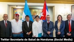 Los firmantes del convenio médico entre Cuba y Honduras.