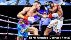 Robeisy Ramírez en combate contra Isaac Dogboe el 1 de abril de 2023. (ESPN Ringside/Twitter).