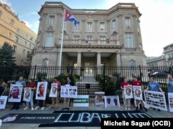 Vigilia en conmemoración del segundo aniversario del 11J frente a la embajada de Cuba en Washington, DC, el 11 de julio del 2023.