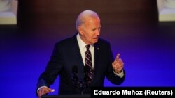 El presidente Joe Biden pronuncia un discurso en el aniversario del ataque del 6 de enero de 2021 contra el Capitolio en un evento de campaña cerca de Valley Forge, Pensilvania, el 5 de enero de 2024. (REUTERS/Eduardo Muñoz).