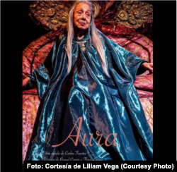 Flora Lauten en la obra Aura