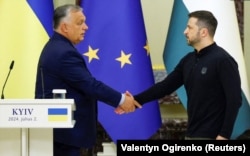 El presidente de Ucrania, Volodymyr Zelenskyy, y el primer ministro de Hungría, Viktor Orbán. Kyiv, 2 de julio de 2024.