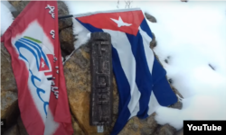 El tronco con el nombre de "Fidel" fue colocado en el Colle del Lys, en el Monte Arpone, en la elevación bautizada como "Pico Fidel".