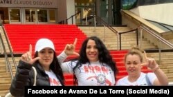 Activistas se manifiestan frente a la alfombra roja del Festival de Cannes de Francia(Foto: Facebook de Avana De La Torre)