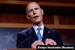 El senador estadounidense Rick Scott (R-FL) en una conferencia de prensa en Washington. Reuters: Evelyn Hockstein