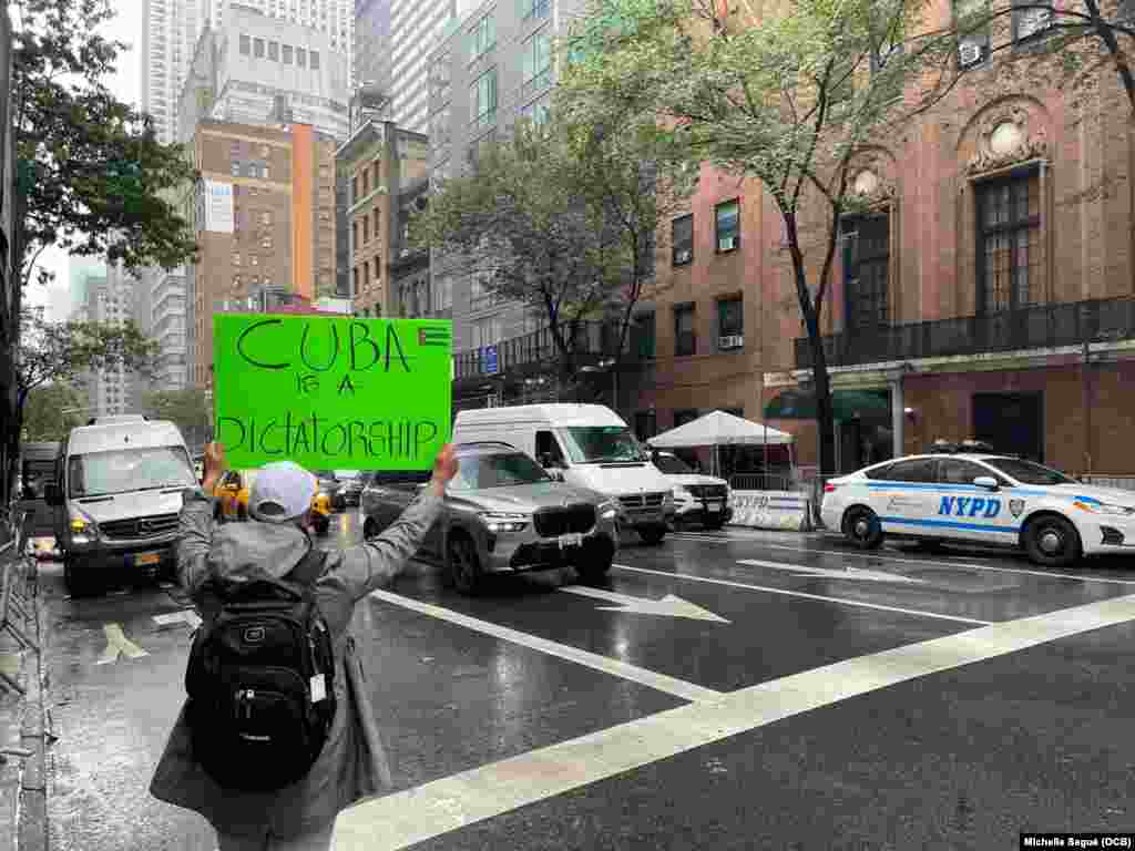 Manifestación frente a la Misión Permanente de Cuba ante ONU, en Nueva York.