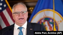  El gobernador de Minnesota, Tim Walz, habla ante los medios el 9 de noviembre de 2022, en St. Paul, Minnesota. (AP foto/Abbie Parr, Archivo)