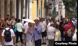 Turistas en La Habana. Los estadounidenses son el primer grupo de "ciudadanías de riesgo", según Inmigración y Extranjería.