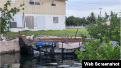 Balsa en la que arribaron a Cayo Hueso los 16 balseros (Tomada por el USCG)