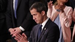 El presidente encargado de Venezuela, Juan Guaidó, saluda durante el discurso del Estado de la Unión, en Washington, DC, el 4 de febrero del 2020.