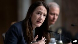 La directora de Inteligencia Nacional, Avril Haines, testifica durante una audiencia ante el Senado para examinar las amenazas globales en 2022. (Foto AP/José Luis Magana)