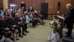 El arzobispo designado de Filadelfia, Nelson J. Pérez, habla durante una conferencia de prensa el jueves.