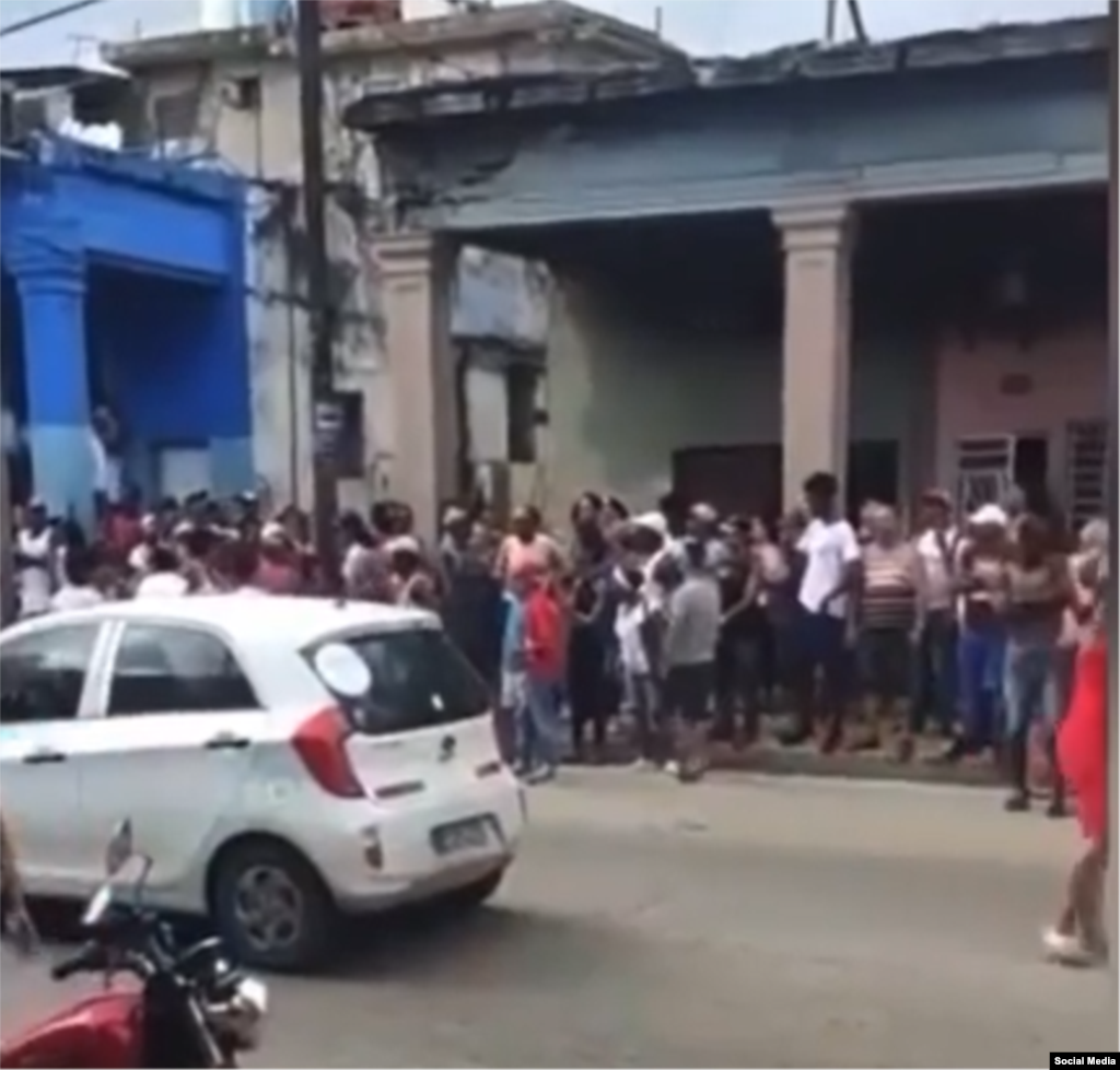 Protesta en La Habana por la falta de electricidad tras el paso del huracán Ian 