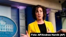 La coordinadora de la Casa Blanca sobre asuntos de la frontera e inmigración, Roberta Jacobson, en una rueda de prensa en Washington, el 10 de marzo de 2021. (AP/Andrew Harnik/Archivo).