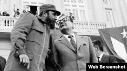 Fidel Castro visitó tres semanas a su amigo Salvador Allende en Chile, en noviembre de 1971.