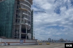 Hoteles de lujo en construcción en La Habana. Foto Makintalla.