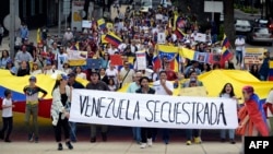 Venezolanos se manifiestan en México contra los resultados de las elecciones presidenciales anunciados por la oposición. (Alfredo Estrella/AFP)