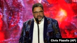 Arturo O'Farrill en el escenario de la 65a entrega anual del Grammy el 5 de febrero de 2023 en Los Angeles. (Foto AP/Chris Pizzello)