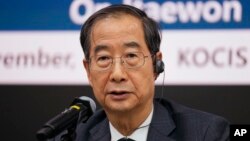 Han Duck-soo, Primer Ministro de Corea del Sur, habla con la prensa extranjera tras la tragedia de Halloween