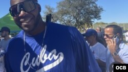 Rudy Reyes, ex jugador de Industriales, acudió al Juego de Leyendas Cubanas. Foto: (ENG-OCB)