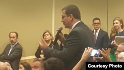 El líder opositor cubano, Antonio Rodiles, intervino en el evento en FIU.