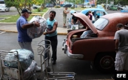 Un grupo de cubanoamericanos llega al aeropuerto José Martí de La Habana (Cuba), procedente de Estados Unidos.