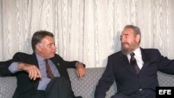 En la foto, Felipe González en la reunión que mantuvo con el presidente cubano, Fidel Castro en Bariloche, Argentina, en e1995. 