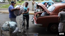 Un grupo de cubanoamericanos llega al aeropuerto José Martí de La Habana (Cuba), procedente de Estados Unidos.