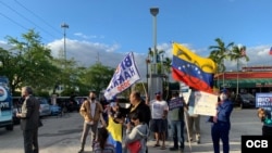 Venezolanos en Miami festejan aprobación del TPS, medida que evita la deportación.