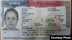 La visa tipo J, que otorga EEUU para programas de intercambio, estampada en el pasaporte de Anay Remón (Ana León). 