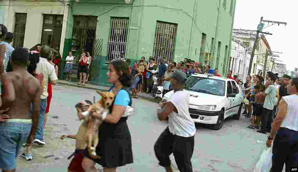 El arresto de Raúl Rivero, el 20 marzo de 2003 en Habana. 