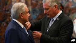 El mandatario mexicano Andrés Manuel López Obrador confirmó que no asistirá a la cumbre, en protesta por la exclusión de los gobernantes de Cuba, Miguel Díaz-Canel
(en la foto), Nicaragua, Damiel Ortega, y Venezuela, Nicolás Maduro. (Yamil Lage/Foto com