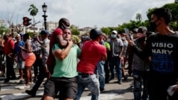 Agentes de civil detuvieron a manifestantes en las protestas del 11 de julio en La Habana DALBERTO ROQUE / AFP (AFP)