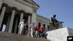 Un grupo de estudiantes en la Universidad de La Habana. AP Photo/ Javier Galeano