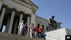 Un grupo de estudiantes en la Universidad de La Habana. AP Photo/ Javier Galeano