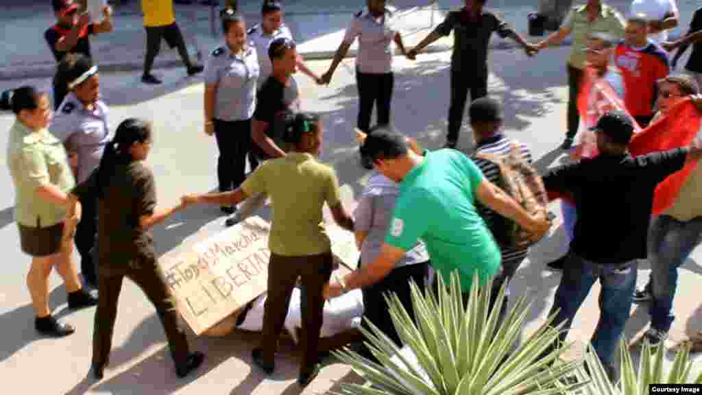 Represión contra las Damas de Blanco