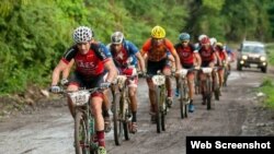 El ciclista colombiano, Diego Tamayo lidera el Titan Tropic.