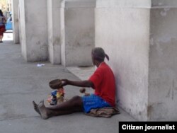 Reporta Cuba. Mendigo en La Habana. Foto: Bárbara Fernández.