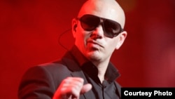 Pitbull durante un concierto. Foto: Eva Rinaldi/Flickr