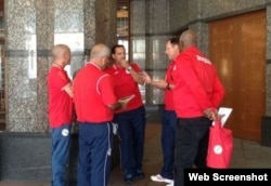 Integrantes del cuerpo técnico del equipo cubano de fútbol.