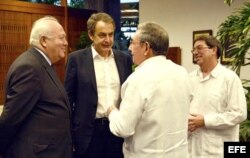 Zapatero en su reunión con Raúl Castro.